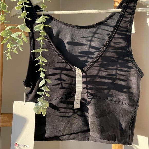 *SOLD* NWT Lululemon Power Pivot cropped tank | Size 6 - Picture 3 of 6